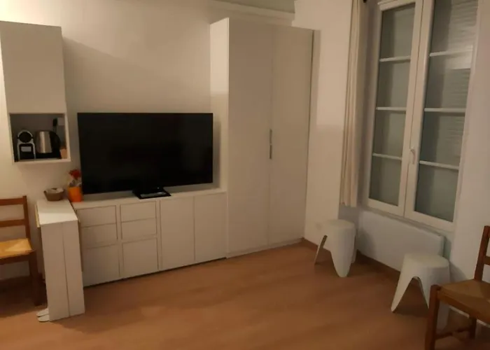 De 20 M Apartment *
